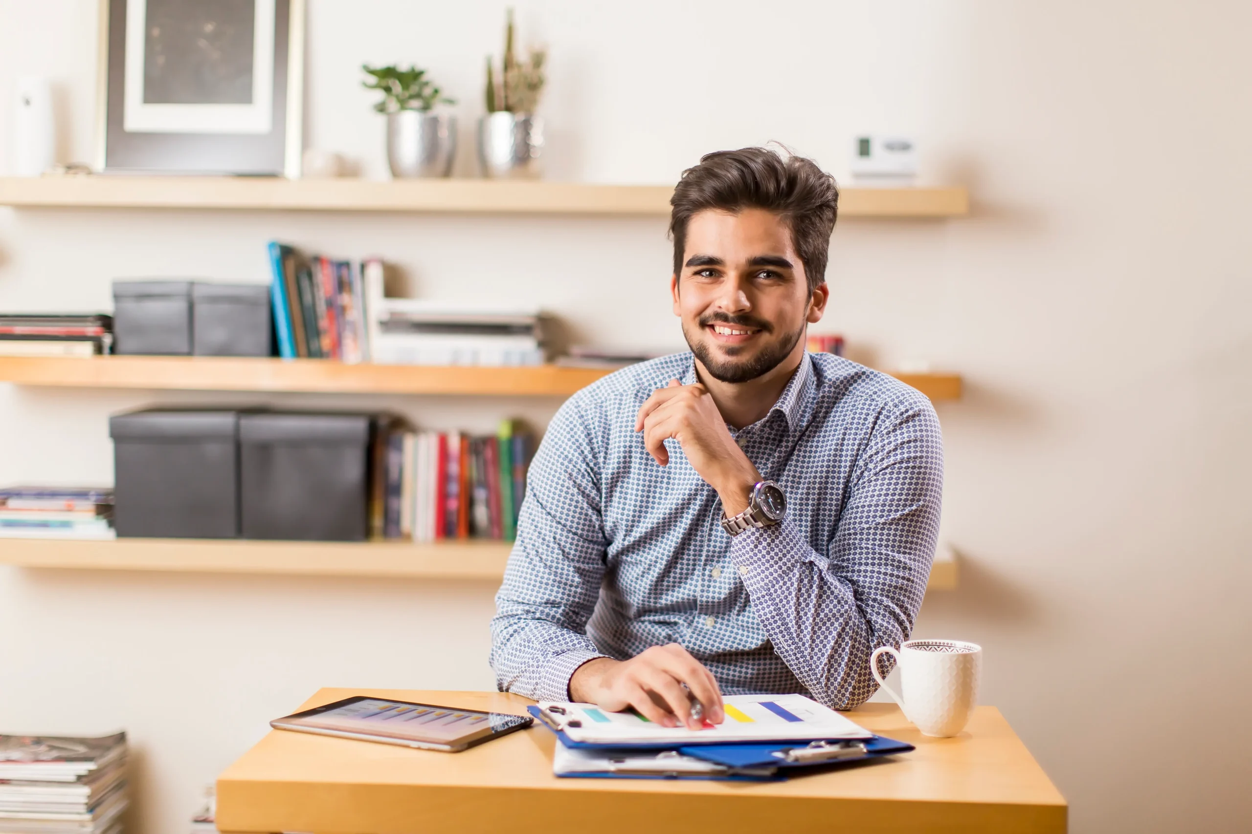 freelancer-at-the-desk-2025-02-21-02-46-57-utc